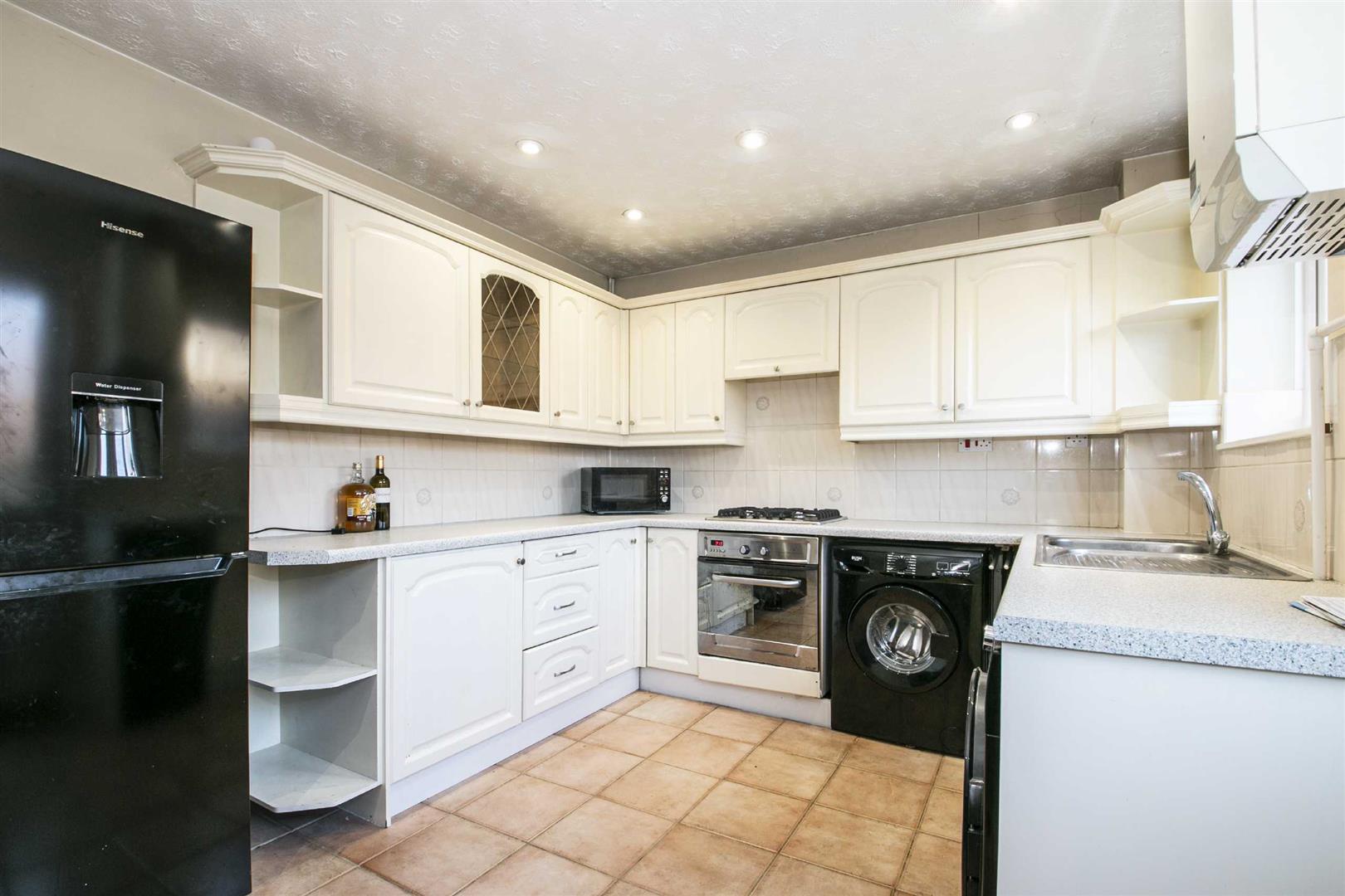 3 bed property in Braybrooke Drive, Milton Keynes